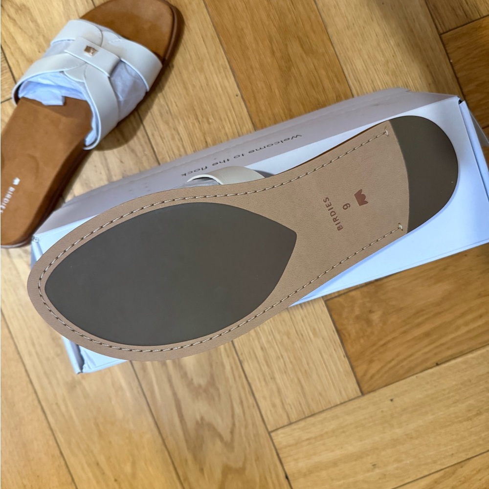 Birdies White Leather Slide Sandals with Gold Accent - Picture 3 of 3